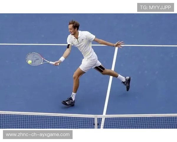 网球截击反杀引全场尖叫：激情瞬间背后的竞技魅力